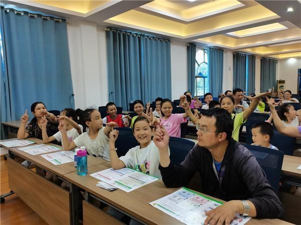 親子有效溝通，共筑和諧家庭——陽(yáng)明山莊社區(qū)成功舉辦家庭教育講座活動(dòng)